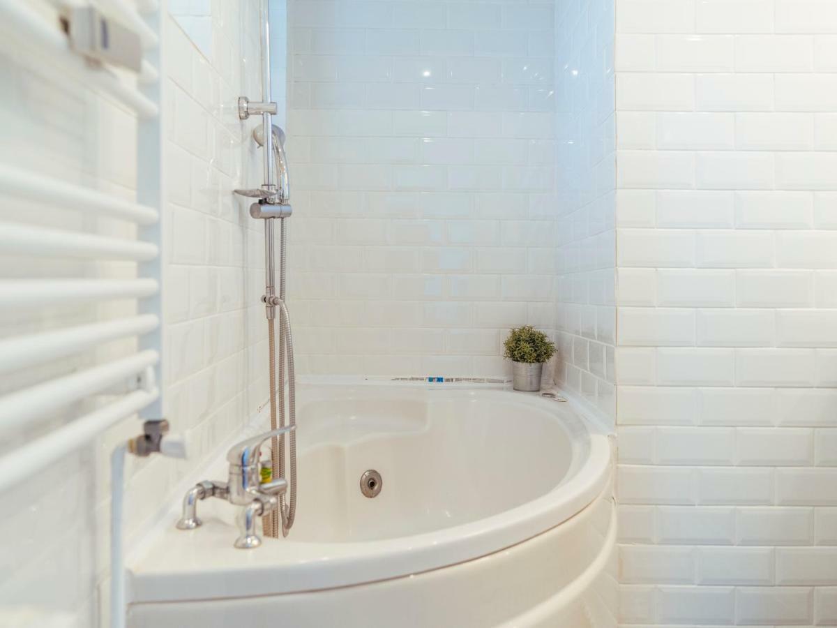 Parkview Apartment - Spectacular View & 2 Bedrooms Bukarest Kültér fotó